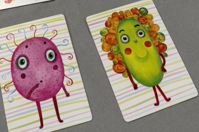 なんじゃもんじゃのカードに描かれた2体の生き物のアップ